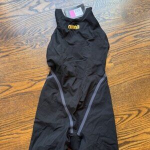 BNIB Women's Arena Powerskin Carbon Core FX Tech Suit Size 26, Closedback Black